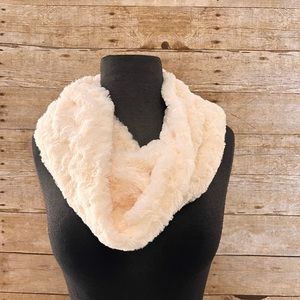 Merona white faux fur infinity scarf